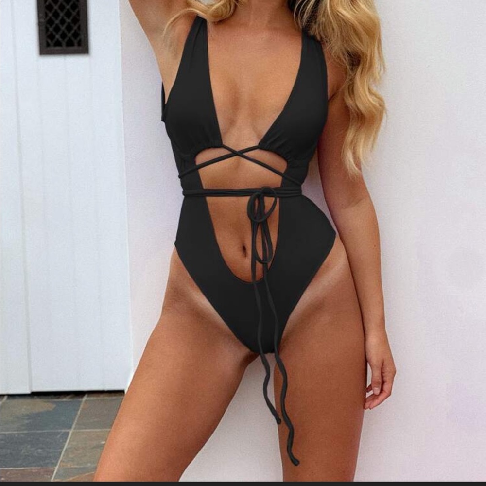 Black one piece size L
